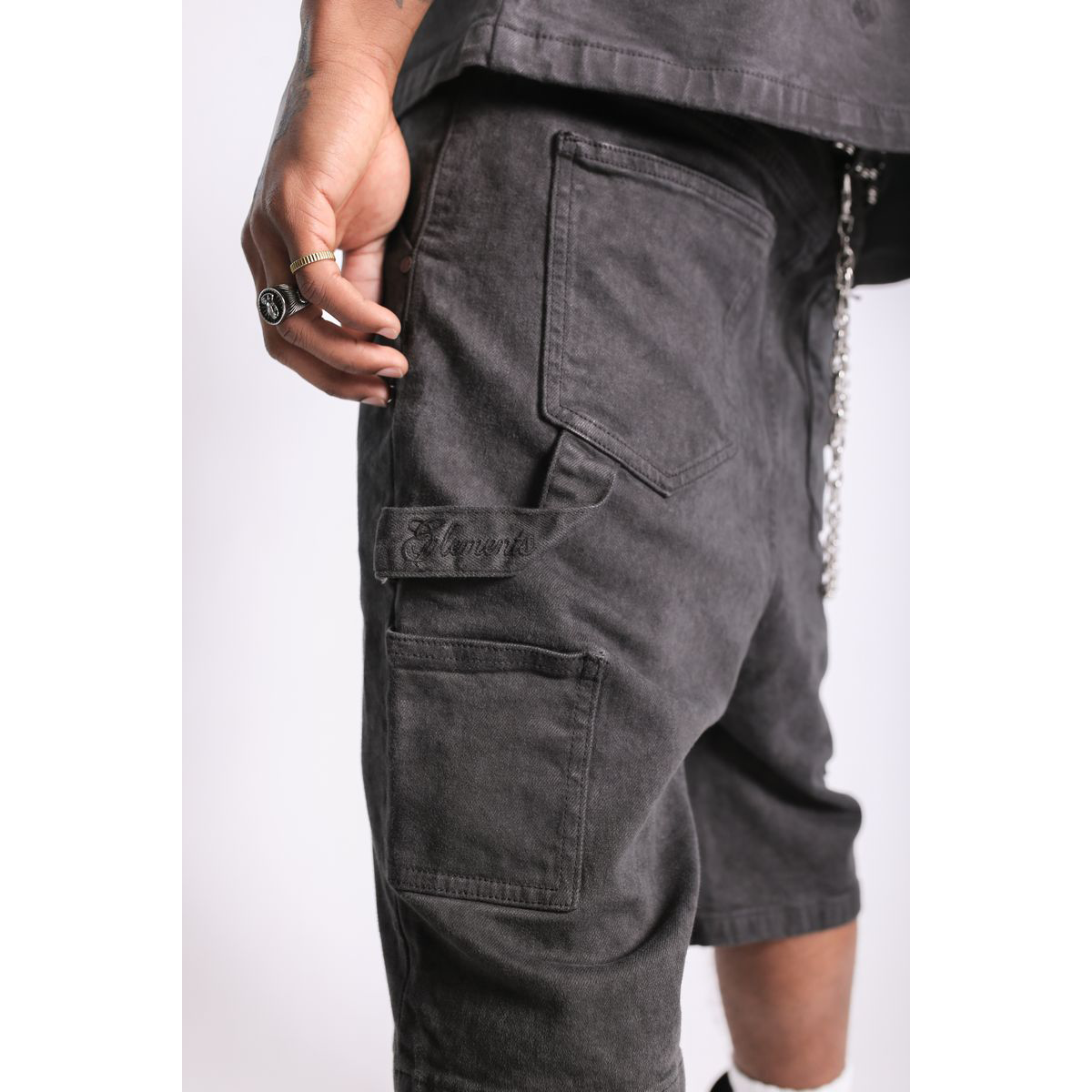 elements-of-art-script-vintage-washed-jort-black-6-rings-clothing